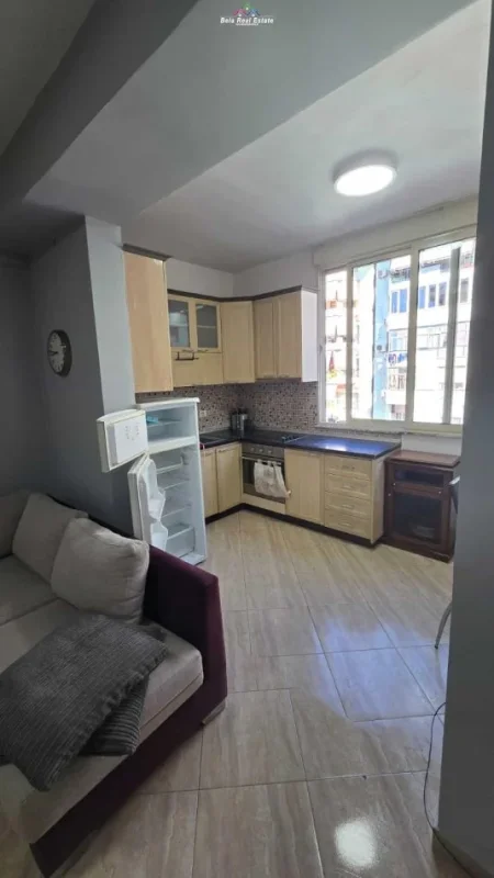Tirane, jepet me qera apartament 1+1+Ballkon Kati 4, 65 m² 500 € (kopshti botanik)