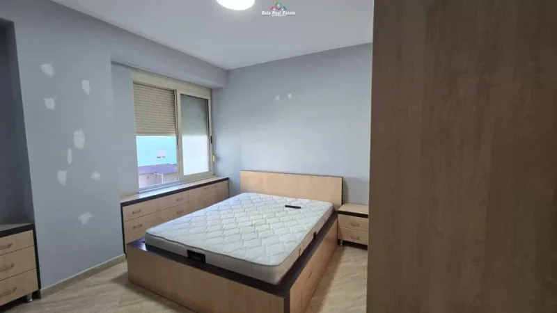 Tirane, jepet me qera apartament 1+1+Ballkon Kati 4, 65 m² 500 € (kopshti botanik)