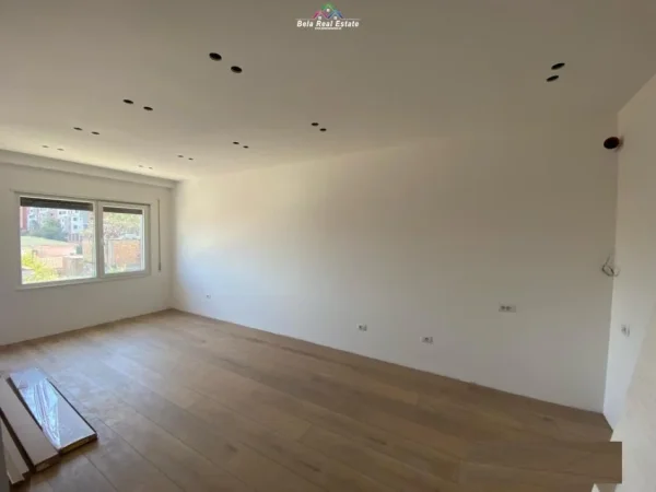 Tirane, jepet me qera zyre Kati 6, 86 m² 700 € (rruga e kavajes)