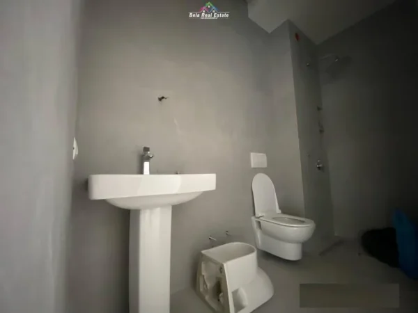 Tirane, jepet me qera zyre Kati 6, 86 m² 700 € (rruga e kavajes)