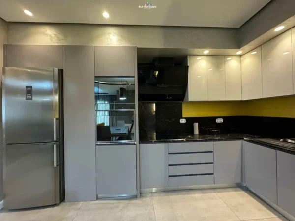 Tirane, shes apartament 3+1 Kati 5, 153 m² 220.000 € (fresk)