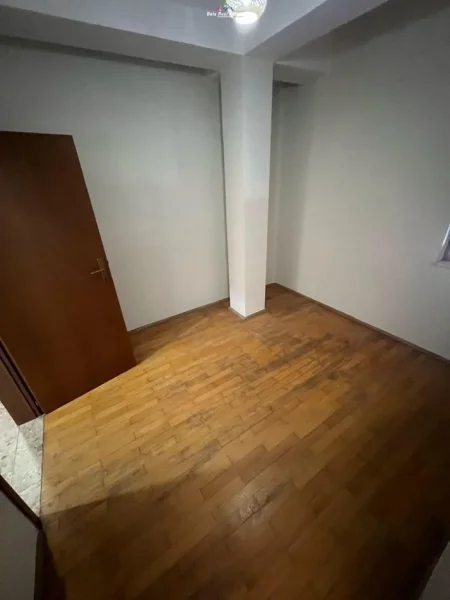 Tirane, jap me qera Vile 3+1 Kati 2, 135 m² 400 € (kodra e priftit)