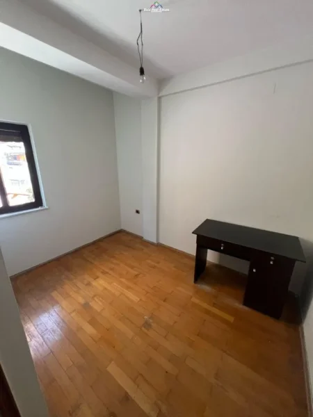 Tirane, jap me qera Vile 3+1 Kati 2, 135 m² 400 € (kodra e priftit)