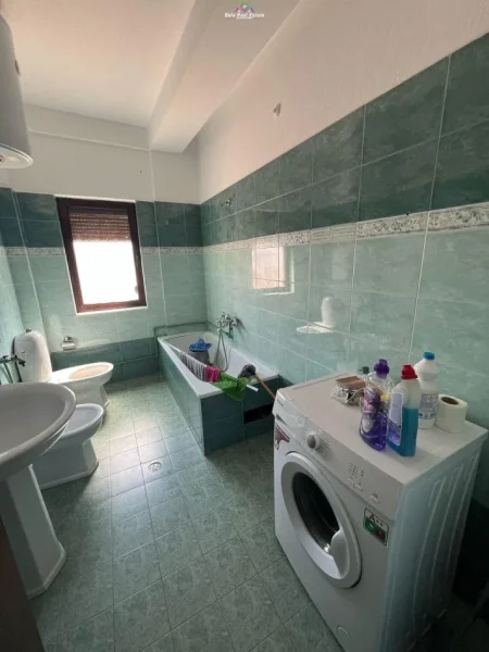 Tirane, jap me qera Vile 3+1 Kati 2, 135 m² 400 € (kodra e priftit)