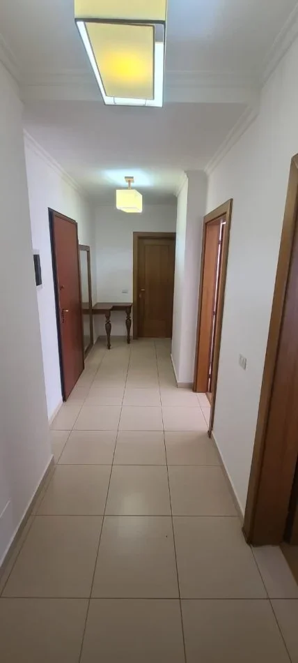 Tirane, jepet me qera apartament 2+1 Kati 6, 500 € (Astir bulevardi migjeni)