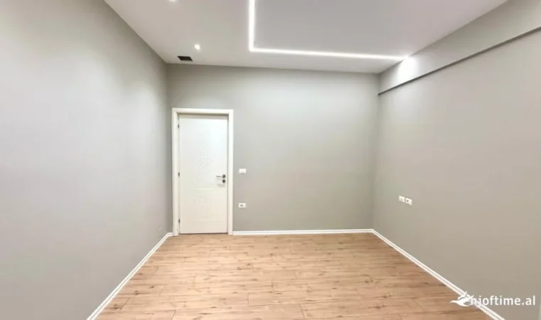 SHITET: PENTHOUSE UNIK 2+1  ( 📍 Bulevardi i Ri - Vlore) - Kati 9 - 131 m² - CMIMI: 187.000 € 🔥