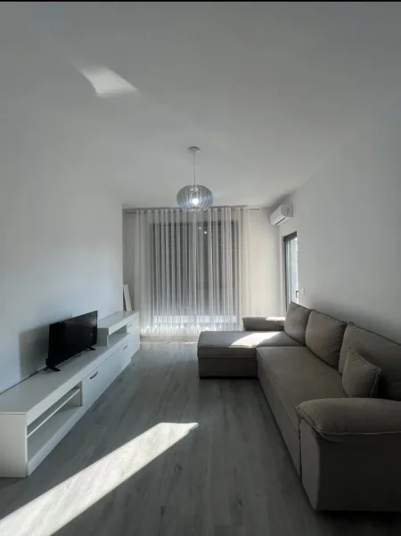 Tirane, jepet me qera 1+1 Kati 8, 70 m² 500 € (Xhanfize keko)
