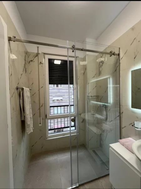 Tirane, jepet me qera apartament 2+1 , 110 m² 650 € (Xhanfize keko)