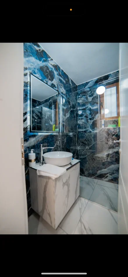 Tirane, jap me qera apartament 2+1 Kati 0, 70 m² 600 €