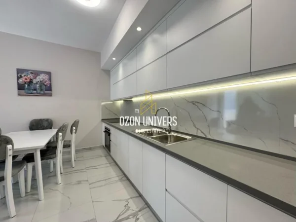 Tirane, jepet me qera apartament 2+1+Ballkon Kati 6, 95 m² 850 € (Ish Fusha e Aviacionit)