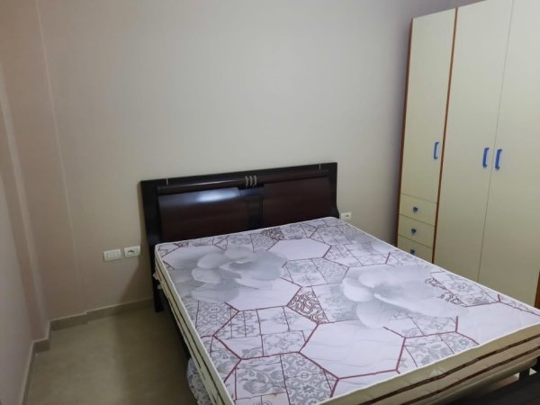Tirane, jepet me qera Vile 1+1+Ballkon Kati 0, 55 m² 250 € (Ali Hafiz Ulqinaku, Shkoze)