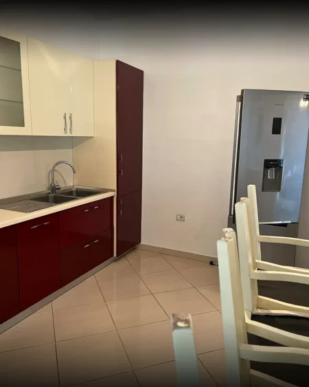 Tirane, jepet me qera apartament 2+1+Aneks+Ballkon Kati 2, 95 m² 400 € (Unaza e Re, perballe hotel Marinaj)