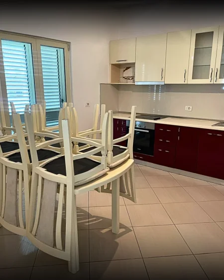 Tirane, jepet me qera apartament 2+1+Aneks+Ballkon Kati 2, 95 m² 400 € (Unaza e Re, perballe hotel Marinaj)