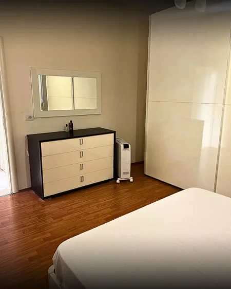 Tirane, jepet me qera apartament 2+1+Aneks+Ballkon Kati 2, 95 m² 400 € (Unaza e Re, perballe hotel Marinaj)