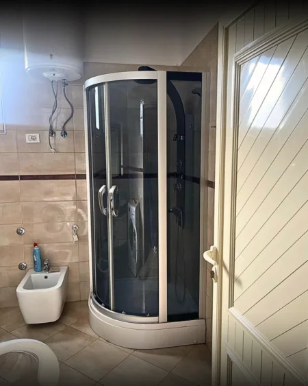 Tirane, jepet me qera apartament 2+1+Aneks+Ballkon Kati 2, 95 m² 400 € (Unaza e Re, perballe hotel Marinaj)