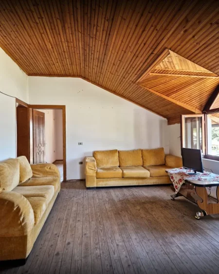 Tirane, jepet me qera Vile 2 Katshe , 1.500 € (MEGATEK)