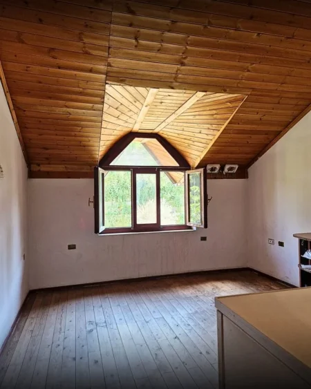 Tirane, jepet me qera Vile 2 Katshe , 1.500 € (MEGATEK)