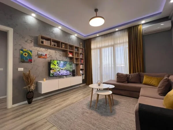 Tirane, jepet me qera 2+1+Ballkon Kati 4, 105 m² 761 € (Ish fusha e aviacionit)