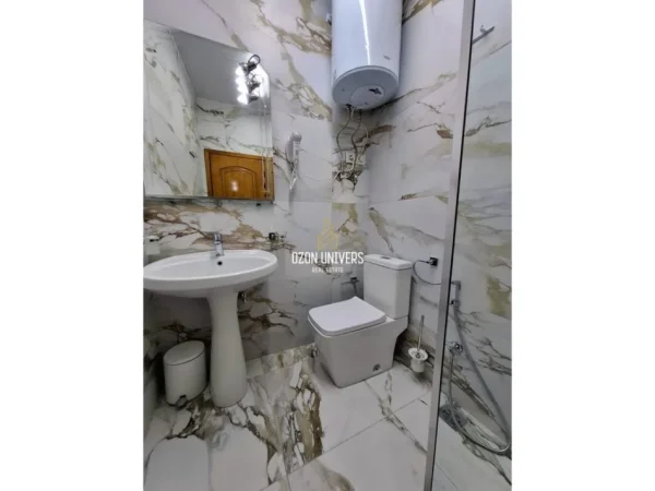 Tirane, jepet me qera apartament 1+1+Ballkon Kati 3, 65 m² 550 € (Komuna e Parisit)