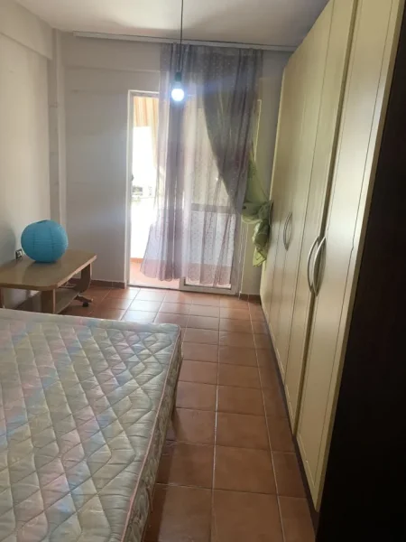 Tirane, jepet me qera apartament 3+1+Ballkon Kati 4, 110 m² 370€ (Apartament 21 Dhjetori Cuna,Vajza, Familje)