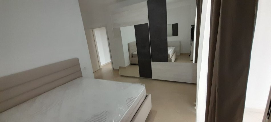 Tirane,jepet apartament me qera 2+1 Kati 3, 118 m² 400 € (Rr.Ramazan Gaxheri)