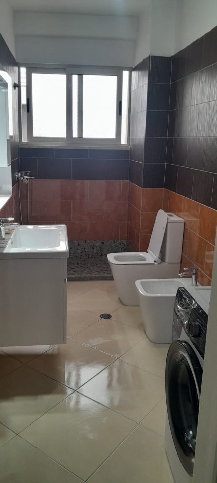 Tirane,jepet apartament me qera 2+1 Kati 3, 118 m² 400 € (Rr.Ramazan Gaxheri)