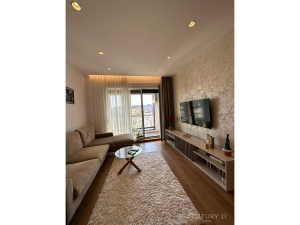 Tirane, jepet me qera apartament 2+1+Ballkon Kati 5, 95 m² 850 € (21 dhejtori)