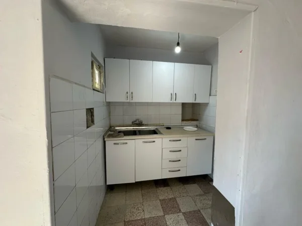 Tirane, shitet apartament 2+1+Ballkon Kati 4, 75 m² 120.000 € (Ali Dem-Bulevardi Bajram Curri)