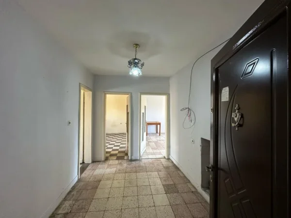 Tirane, shitet apartament 2+1+Ballkon Kati 4, 75 m² 120.000 € (Ali Dem-Bulevardi Bajram Curri)