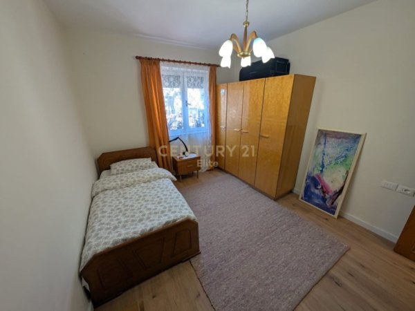 Tirane, jepet me qera apartament 2+1 Kati 5, 65 m² 575 € (rruga e barrikadave)