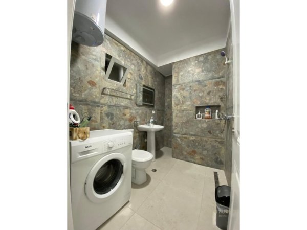 Tirane, jepet me qera apartament 1+1 Kati 4, 43 m² 500 € (ish parku)