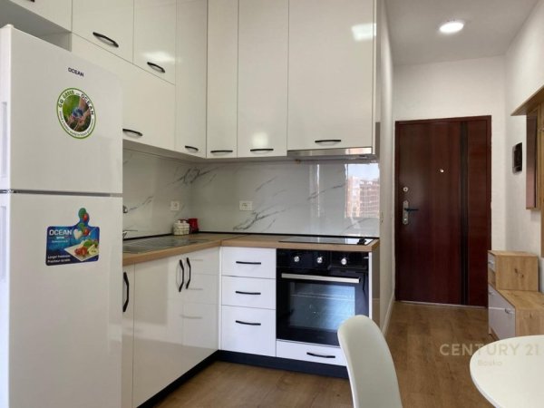 Tirane, jepet me qera apartament 1+1 Kati 4, 43 m² 500 € (ish parku)