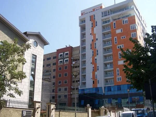 Tirane, jepet me qera ambjent biznesi Kati 5, 110 m² 1.700 € (Pranë RTSH, Rruga Elbasanit)