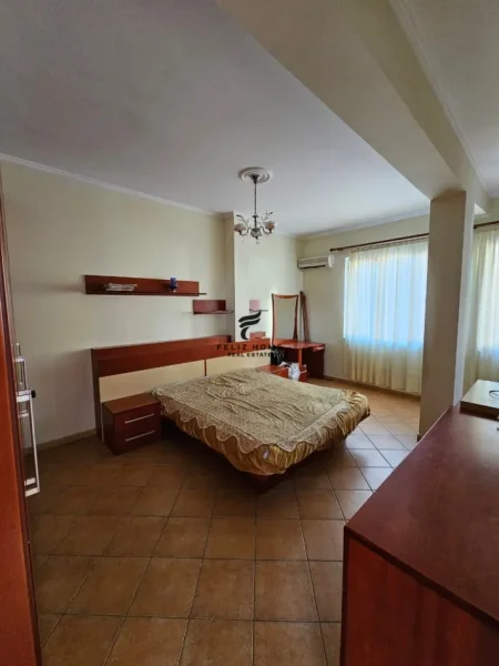 Tirane, jepet me qera ambjent biznesi Kati 3, 270 m² 2.500 € (DON BOSKO)