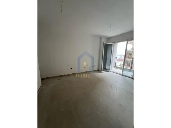 Tirane, shes 1+1+Ballkon Kati 3, 52 m² 66.000 € (Univers City QTU)