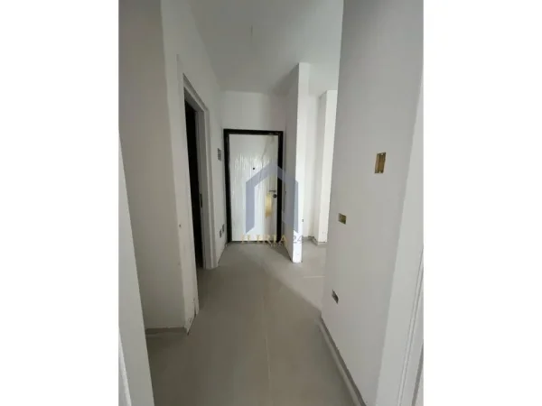 Tirane, shes 1+1+Ballkon Kati 3, 52 m² 66.000 € (Univers City QTU)