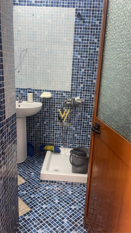 Tirane, jepet me qera apartament 1+1+Ballkon Kati 8, 70 m² 600 € (RRUGA E BARRIKADAVE)