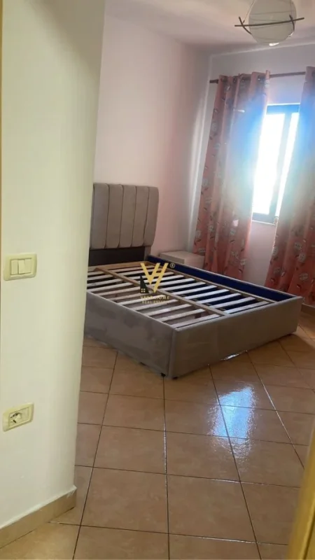 Tirane, jepet me qera apartament 1+1+Ballkon Kati 8, 70 m² 600 € (RRUGA E BARRIKADAVE)