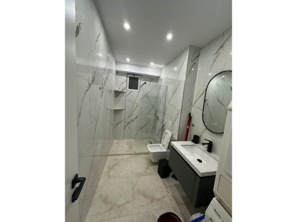 Tirane, jepet me qera apartament 1+1 Kati 1, 55 m² 650 € (Zogu i zi)