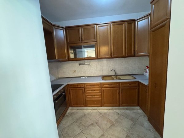Tirane, jepet me qera apartament 2+1 Kati 2, 700 m² 700 € (Qender)