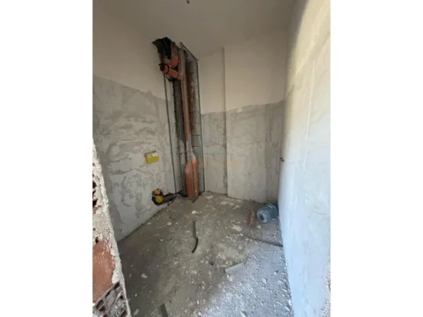 Tirane, shitet apartament 2+1 Kati 5, 208 m² 364.000 € (Rruga e Elbasanit)