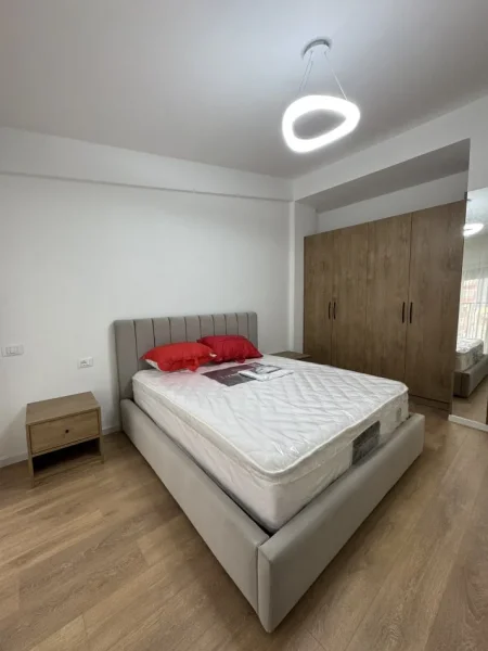 Tirane, jepet me qera apartament 1+1 Kati 2, 65 m² 450 € (Astir prane rossinit)