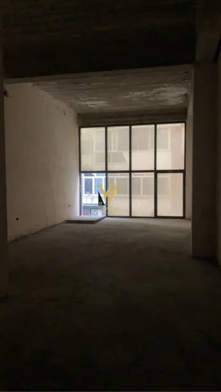 Tirane, shitet dyqan Kati 2, 50 m² 65.000 € (KAMEZ)