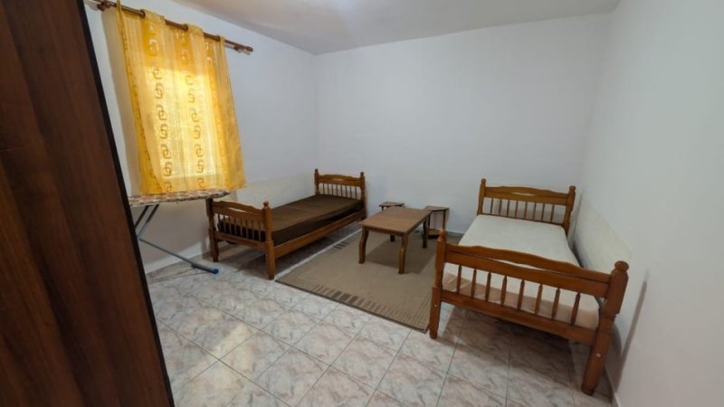Tirane, jap me qera garsonier 1+1 Kati 1, 60 m² 300 € (Rruga Prenke Jakova)
