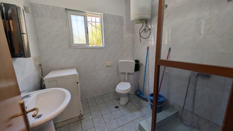 Tirane, jap me qera garsonier 1+1 Kati 1, 60 m² 300 € (Rruga Prenke Jakova)