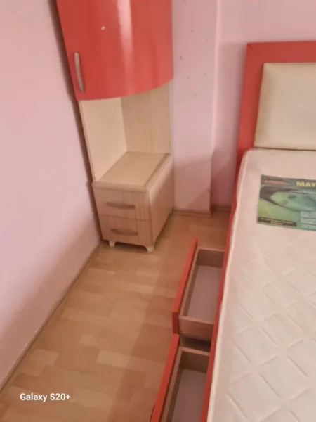 Tirane, jepet me qera apartament 2+1 Kati 5, 106 m² 65 € (Jepet me Qera Super Apartamenti 2+1tek Ruga e Kosovareve Pallat ri, Siperfaqe 106 m2 , Cmimi 650 euro dhoma + sallon+kuzhine+tualet+ballkon dhe koridor)