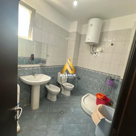 Tirane, jepet me qera apartament 1+1+Ballkon Kati 2, 80 m² 500 € (frang bardhi)