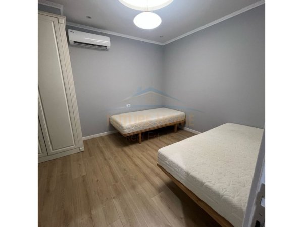 Tirane, jepet me qera apartament 2+1 Kati 3, 77 m² 650 € (Kompleksi Golden Park)