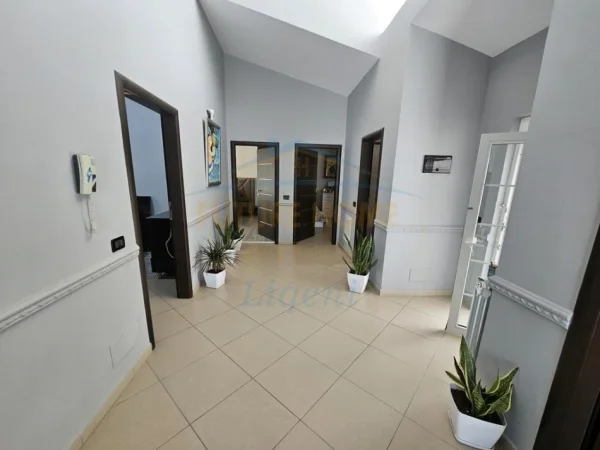 Tirane, shitet Vile 5+1 Kati 0, 315 m² 1.600.000 € (Ibe, Tirane)