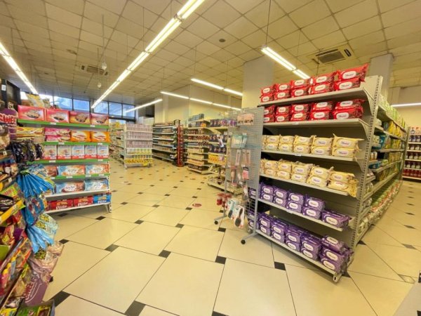 Tirane, jepet me qera dyqan Kati 0, 248 m² 2.500 € (Rruga Kastriotet, Prane spitalit Hygea)